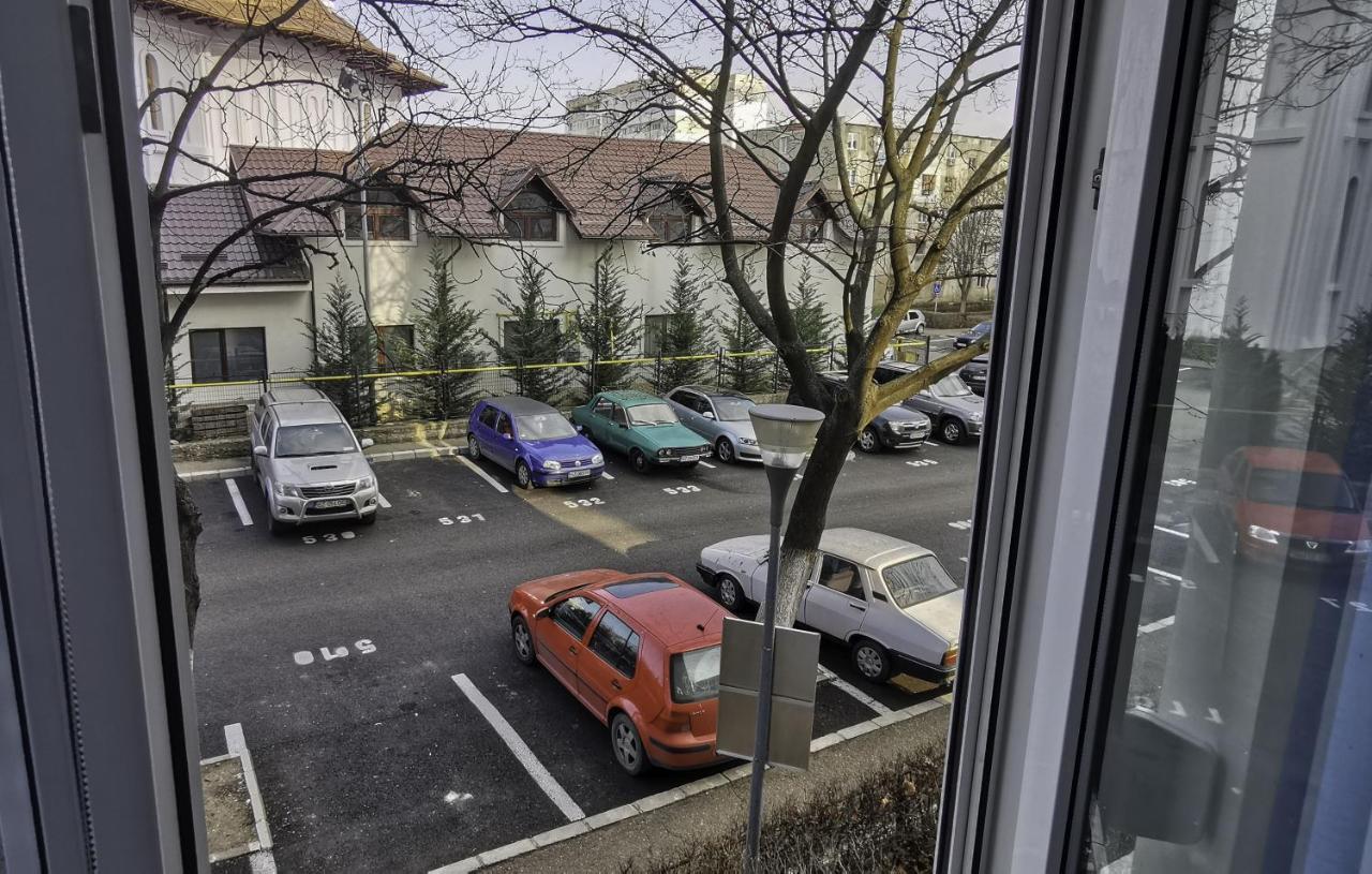 White Glamour Buzau Bagian luar foto