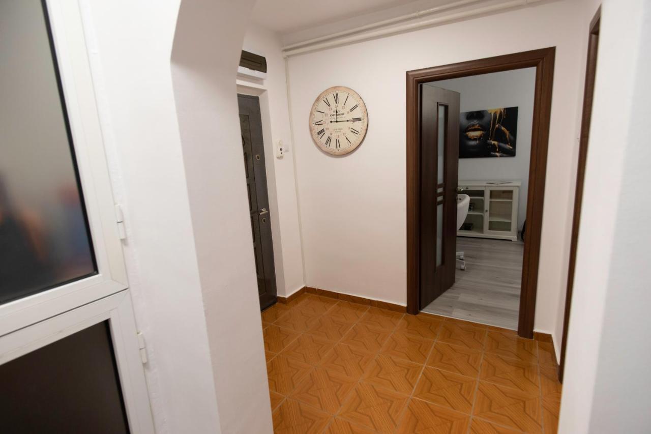 White Glamour Buzau Bagian luar foto