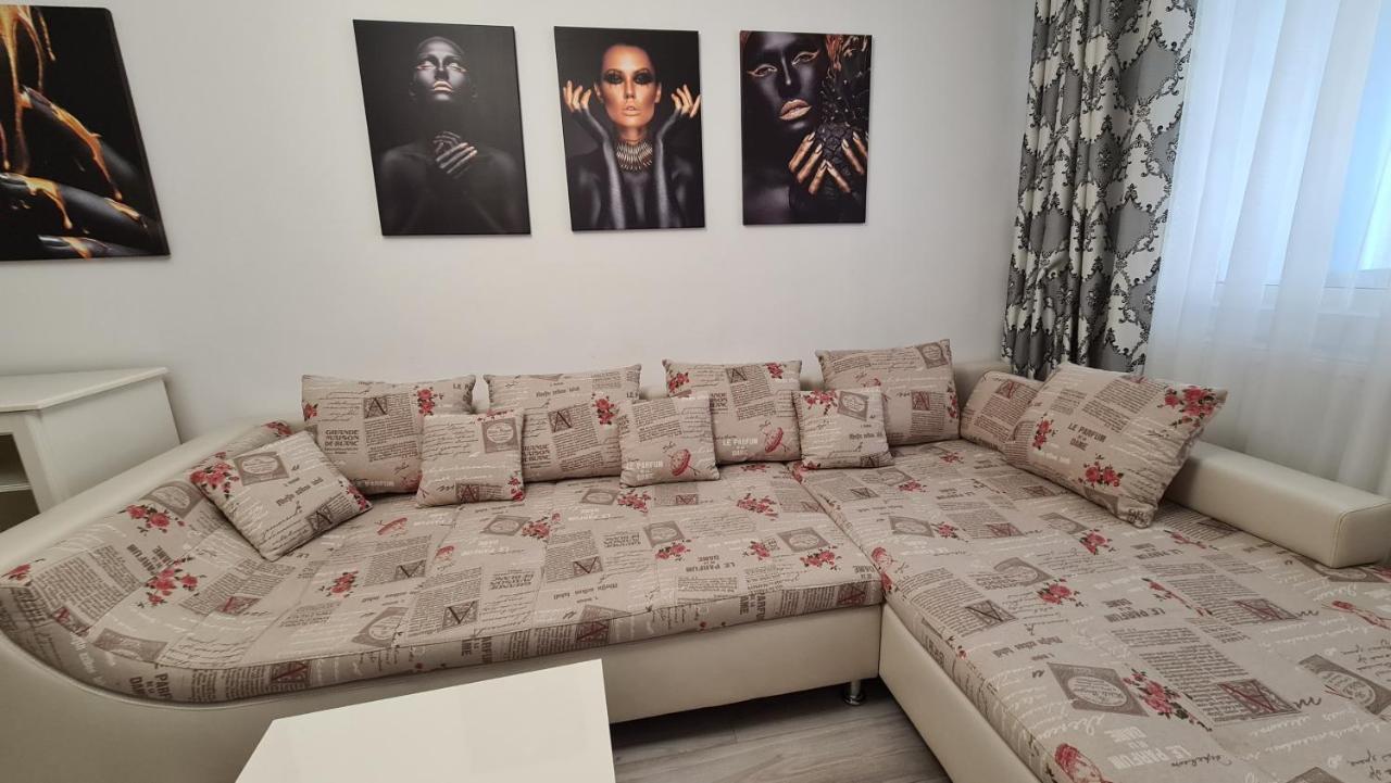 White Glamour Buzau Bagian luar foto