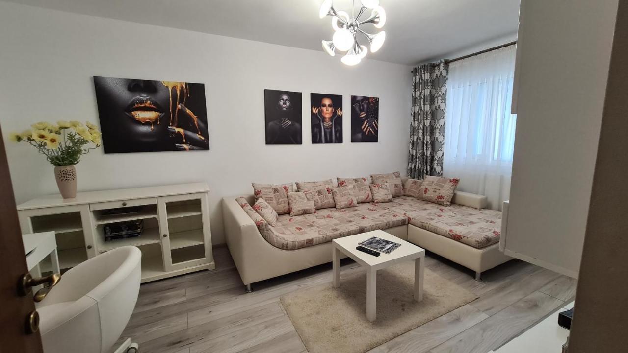 White Glamour Buzau Bagian luar foto