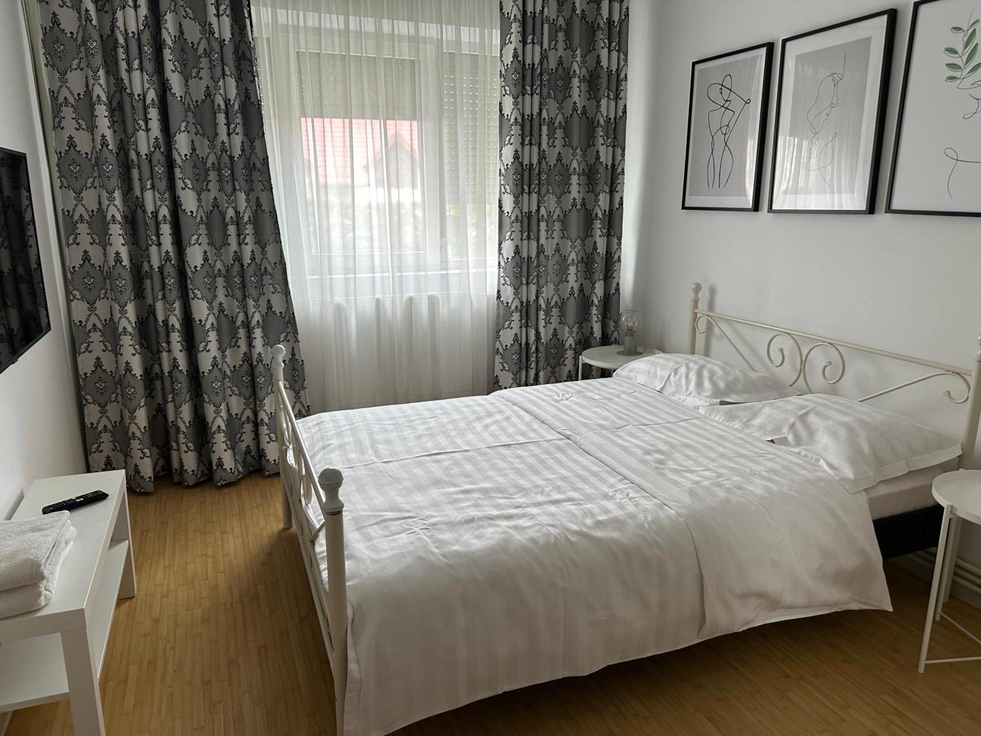 White Glamour Buzau Bagian luar foto
